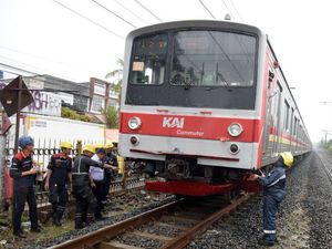 Kecelakaan Truk Vs KA di Stasiun Tangerang-Batu Ceper, Perjalanan Terganggu Kecelakaan Truk Vs KA di Stasiun Tangerang-Batu Ceper, Perjalanan Terganggu