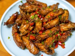 Resep Sayap Ayam Masak Kecap dan Paprika, Lauk Enak Nasi Hangat