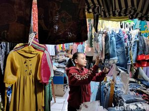 Titik Nadir Pedagang Baju di Cianjur