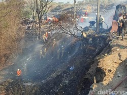 Kebakaran TPA Jatibarang Semarang Padam, 3 Sapi dan 3 Kandang Hangus