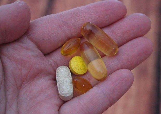 Vitamin C dan B12/ foto: Freepik/ kayla maurais Obat