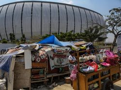 Potret Warga Kampung Bayam yang Masih Bertahan di JIS