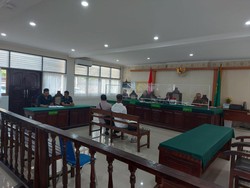 Bule Asal Inggris Disidang Tipiring Usai Dorong-Tampar Polisi, Berikut Vonisnya