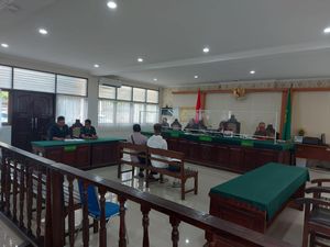 Vonis Kurungan untuk Murray Bule Inggris yang Dorong-Tampar Polisi Vonis Kurungan untuk Murray Bule Inggris yang Dorong-Tampar Polisi