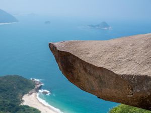 Demi Berfoto, 2 Pria Bergulat di Pinggir Tebing, Padahal Berbahaya Demi Berfoto, 2 Pria Bergulat di Pinggir Tebing, Padahal Berbahaya