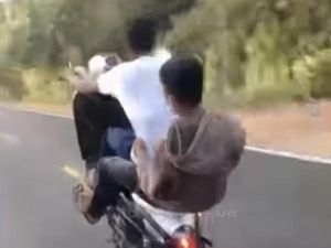 Heboh Aksi Freestyle Remaja Boncengan Motor di Bulukumba, Polisi Selidiki