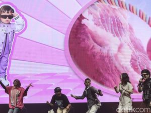 Aksi Panggung Heboh Atta-Aurel di Pestapora 2023