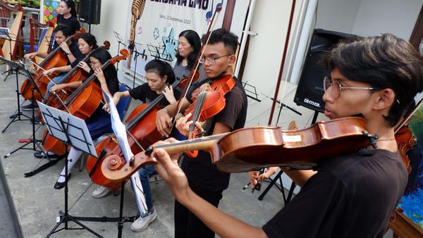 Alunan Musik Orkestra Sebagai Wujud Kebersamaan