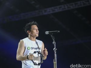 Ariel NOAH Sebut Kisruh dengan Andika Eks Peterpan Hanya Salah Paham Ariel NOAH Sebut Kisruh dengan Andika Eks Peterpan Hanya Salah Paham