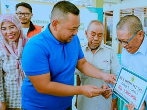 Sumringah, Warga Benjeng Terima BLT Cukai Langsung dari Bupati Gresik Sumringah, Warga Benjeng Terima BLT Cukai Langsung dari Bupati Gresik