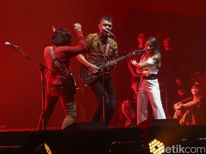 Iga Massardi Kehilangan Ade Paloh, Punya Project Bareng Usai Lebaran Iga Massardi Kehilangan Ade Paloh, Punya Project Bareng Usai Lebaran