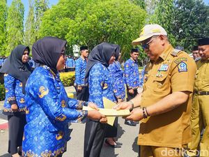 Pemkab Bone Alokasikan Rp 87,6 Miliar untuk Bayar Gaji 1.390 PPPK Guru Pemkab Bone Alokasikan Rp 87,6 Miliar untuk Bayar Gaji 1.390 PPPK Guru