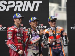 Detik-detik Menegangkan Martin-Bagnaia-Marquez Saling Sikut di Lap Terakhir