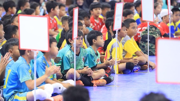Generasi cilik punya wadahnya untuk menyalurkan keahliannya di dunia futsal. Ada 32 tim usia dini yang bersaing di Smart Baby League 2023.