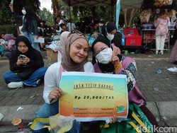 Indah dari Yogya ke Konser KPOP SMTON untuk Sewakan HP, Cuan Jutaan!