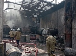 Kebakaran di KIC Semarang, Water Bombing Bantu Pemadaman