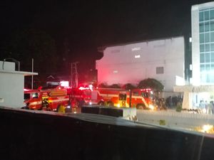 Diduga Korsleting Listrik, RS Murni Teguh di Kuta Terbakar Diduga Korsleting Listrik, RS Murni Teguh di Kuta Terbakar