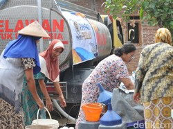 Kemarau Bikin Sumur Warga Pucakwangi Pati Mengering, Airnya Keruh-Berbau