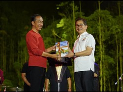 Jokowi Terima Peta Jalan Indonesia Emas 2045 dari KADIN, Panduan Bangun IKN