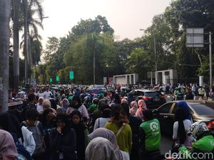 Lalin Sekitar GBK Macet Jelang Konser SMTOWN, Begini Suasananya Lalin Sekitar GBK Macet Jelang Konser SMTOWN, Begini Suasananya