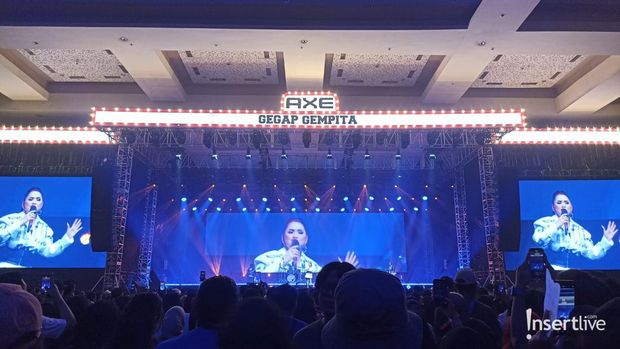 Lantunan Merdu Vina Panduwinata Bikin Syahdu Pestapora 2023