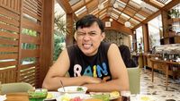 Gaya Seru Aa Juju saat Review Makanan Jujur Lewat Makan Lurr