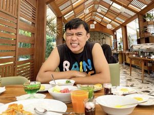 Gaya Seru Aa Juju saat Review Makanan Jujur Lewat Makan Lurr