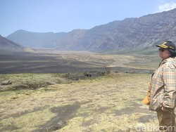 Siti Nurbaya Akan Rehabilitasi Kawasan Bromo Pasca Kebakaran