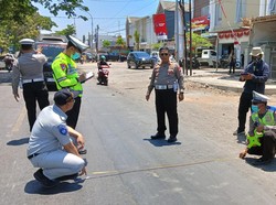 2 Truk Tabrak Mobil Travel di Situbondo, Dua Orang Tewas