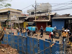 Cerita Warga Petamburan Air Sempat Masuk ke Rumahnya gegara Pipa PAM Bocor