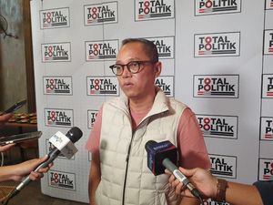 PDIP ke Effendi Simbolon: Punya Kredibilitas Apa Nasihati Mega soal Jokowi? PDIP ke Effendi Simbolon: Punya Kredibilitas Apa Nasihati Mega soal Jokowi?