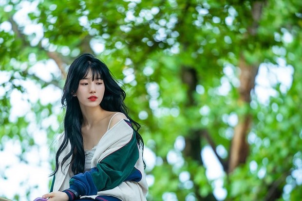 Potret Bae Suzy dalam drama Doona!/ Foto: instagram.com/nerflixkr Potret Bae Suzy dalam drama Doona!