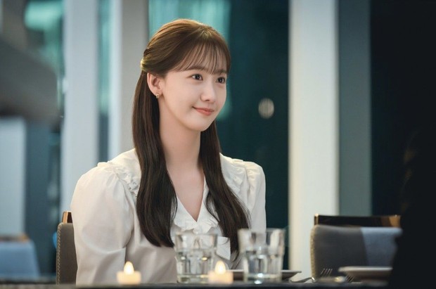 Potret Im Yoona dalam drama King The Land/ Foto: instagram.com/hancinema.net Potret Im Yoona dalam drama King The Land