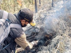 Ratusan Relawan-Warga Berjibaku, Kebakaran Mongkrang Tawangmangu Padam