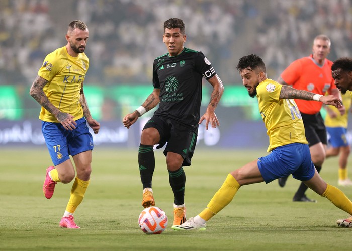 Soccer Football - Saudi Pro League - Al Nassr v Al Ahli - Al-Awwal Park, Riyadh, Saudi Arabia - September 22, 2023 Al Ahlis Roberto Firmino in action REUTERS/Ahmed Yosri