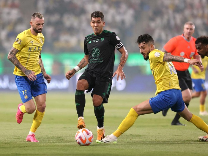 Soccer Football - Saudi Pro League - Al Nassr v Al Ahli - Al-Awwal Park, Riyadh, Saudi Arabia - September 22, 2023 Al Ahli's Roberto Firmino in action REUTERS/Ahmed Yosri