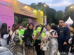 Penonton Bangga Batik Jadi Dress Code Konser SMTOWN: Kenalkan Budaya Kita
