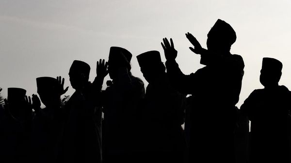 Warga Tangerang Gelar Salat Minta Hujan di Kantor Kecamatan Cisauk