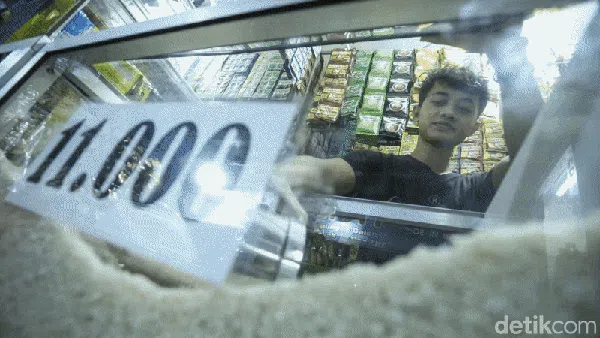 Siasat Warung Madura Cegah Pencurian hingga Kriminal