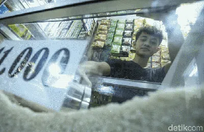 Siasat Warung Madura Cegah Pencurian hingga Kriminal