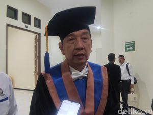 Undip Beri Gelar Doktor Honoris Causa ke Pengusaha Susu Bambang Sutantio
