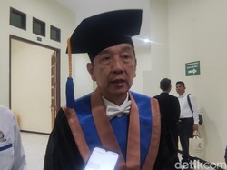 Undip Beri Gelar Doktor Honoris Causa ke Pengusaha Susu Bambang Sutantio