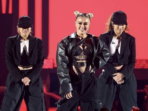Gaya Agnez Mo Manggung di Konser iHeartRadio, Anak Tora Sudiro Jadi Penarinya Gaya Agnez Mo Manggung di Konser iHeartRadio, Anak Tora Sudiro Jadi Penarinya