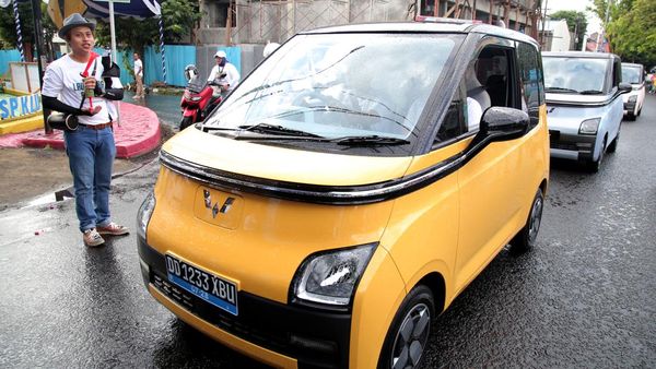 Aksi Konvoi Mobil Listrik Saat Peresmian SPKLU di Ternate