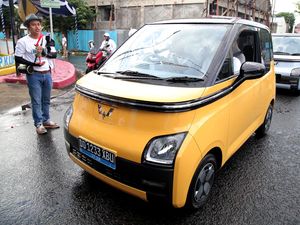 Aksi Konvoi Mobil Listrik Saat Peresmian SPKLU di Ternate