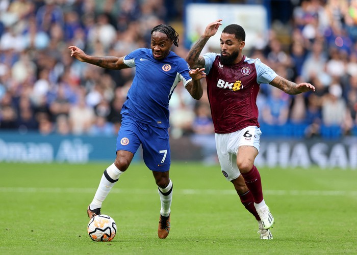 Soccer Football - Premier League - Chelsea v Aston Villa - Stamford Bridge, London, Britain - September 24, 2023 Chelseas Raheem Sterling in action with Aston Villas Douglas Luiz REUTERS/David Klein NO USE WITH UNAUTHORIZED AUDIO, VIDEO, DATA, FIXTURE LISTS, CLUB/LEAGUE LOGOS OR LIVE SERVICES. ONLINE IN-MATCH USE LIMITED TO 45 IMAGES, NO VIDEO EMULATION. NO USE IN BETTING, GAMES OR SINGLE CLUB/LEAGUE/PLAYER PUBLICATIONS.