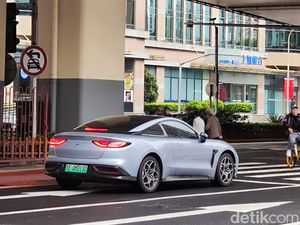 Bukan List Biru, Pelat Mobil Listrik dan Hybrid di Shanghai Berwarna Hijau