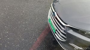 Beda dengan Indonesia, Pelat Mobil Listrik dan Hybrid di Shanghai Berwarna Hijau