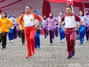 Momen Kapolri Olahraga Bareng Panglima di Rangkaian HUT ke-78 TNI