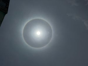 Matahari Dikelilingi Pelangi Terlihat di Langit Medan, Ini Kata BMKG Matahari Dikelilingi Pelangi Terlihat di Langit Medan, Ini Kata BMKG